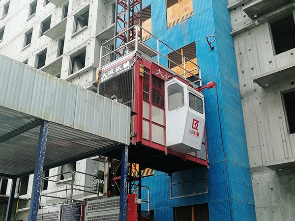 山西三建使用大誠機械施工升降機、物料提升機案例